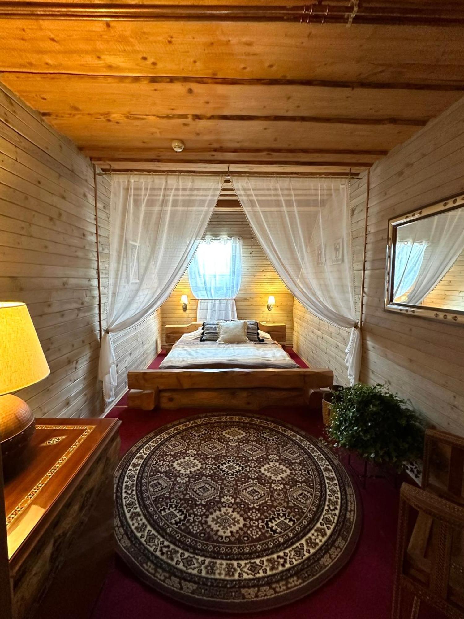 Raksi Hotel Cesis Bagian luar foto